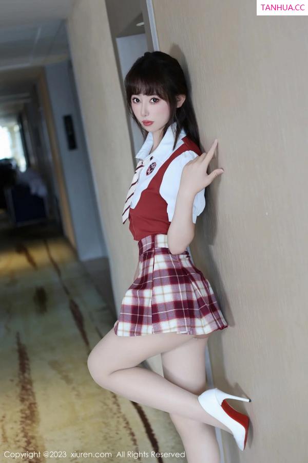   [XiuRen]高清写真图 2023.12.22 No.7851 金tiao 制服美腿第9张图片